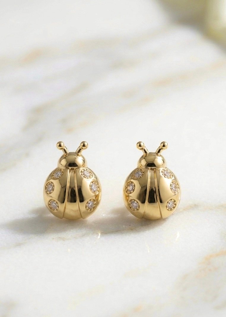 PENDIENTES DE BOTÓN
 MARIQUITAS PERLAS